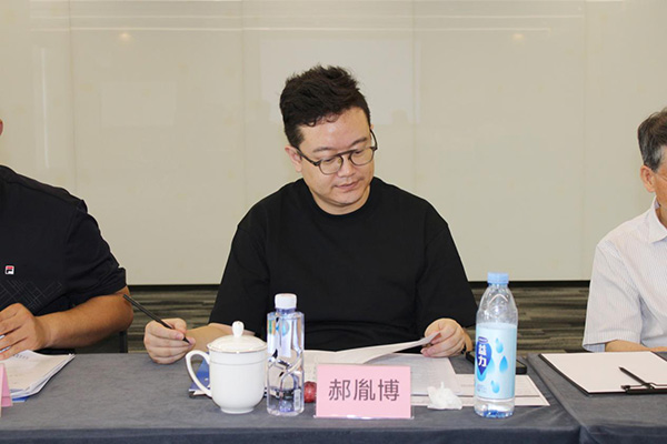 全國潔凈室及相關(guān)受控環(huán)境標(biāo)準(zhǔn)化技術(shù)委員會(huì)秘書  郝胤博主持會(huì)議